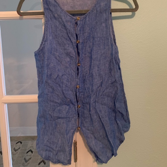 Linen chambray tank. Size Small but fits like an Extra Small. - Picture 3 of 3